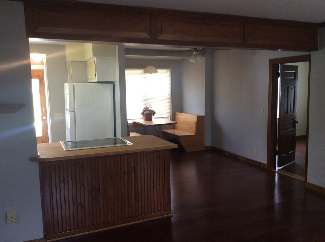 Primary Photo - 2521 Badger Ln