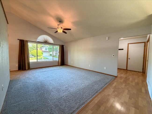 Foto del edificio - 4220 Polaris Ln N