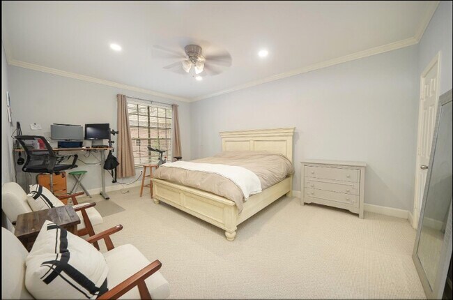 Foto del edificio - 2255 Braeswood Park Dr