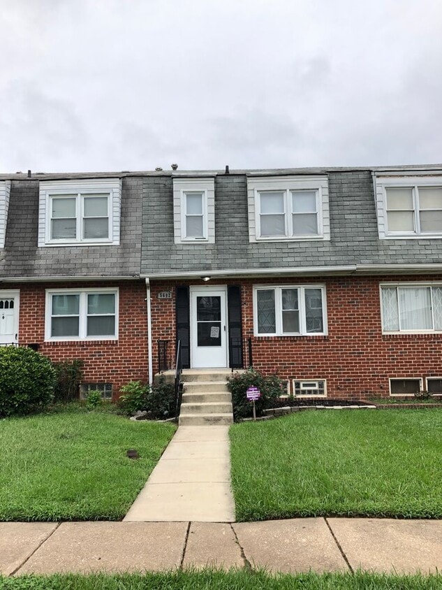 Primary Photo - Recently Updated 3 Bed, 1.5 Bath Home with...
