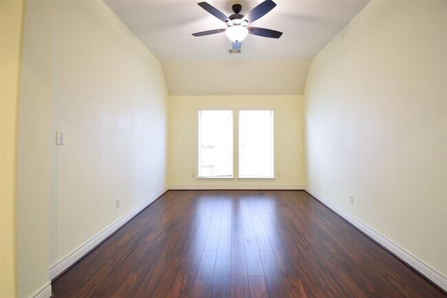 Foto del edificio - 27331 Balson Forest