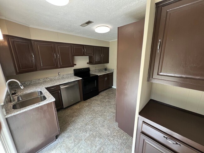 Building Photo - 2121 W Wedington Dr