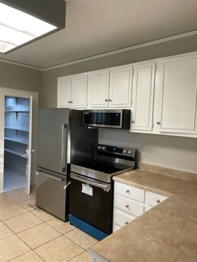 Building Photo - 506 6th Ave N