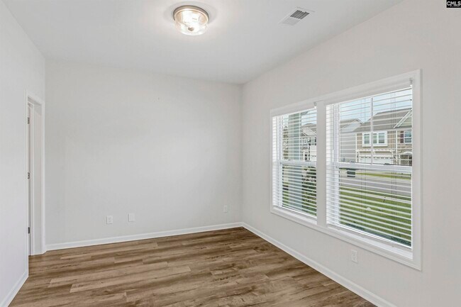 Foto del edificio - 728 Bustling Br Ln