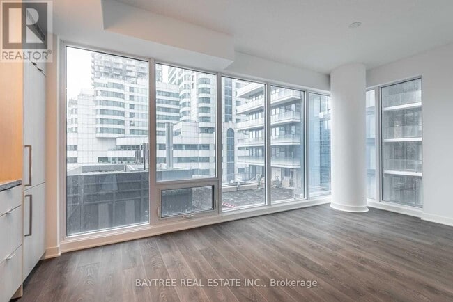 Building Photo - 115 Blue Jays Way