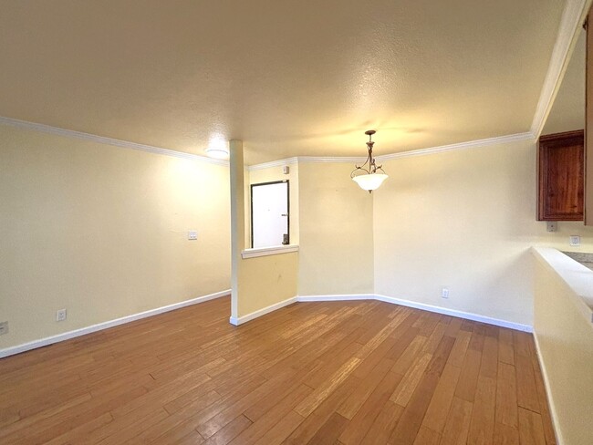 Building Photo - Charming 2-Bedroom, 2-Bathroom Condo with ...