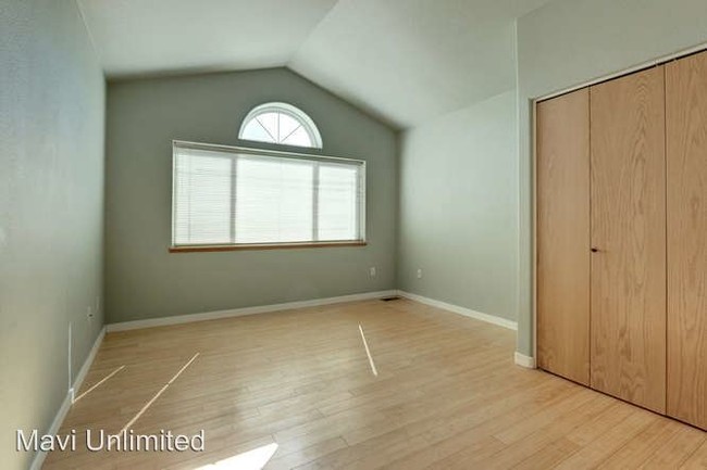 Building Photo - 632 Ridgeview Dr