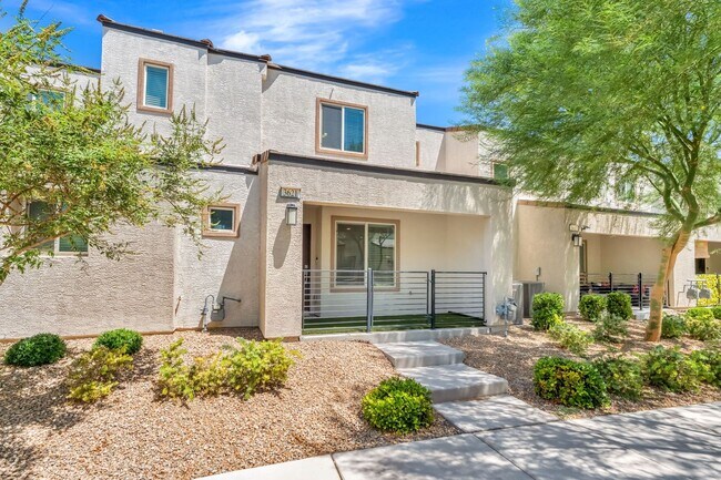 Building Photo - Modern Gated Townhome with Flexible Living Spaces & Stylish Finishes!
