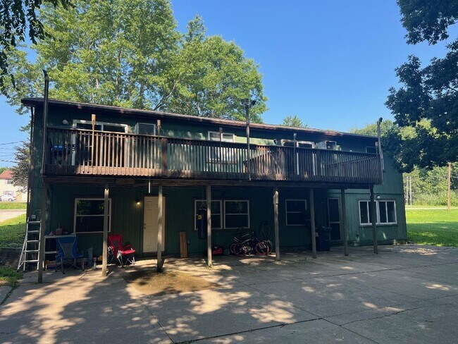 Building Photo - 4790 Sunnybrook Rd