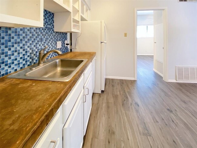 Foto del edificio - 1620 Waterston Ave