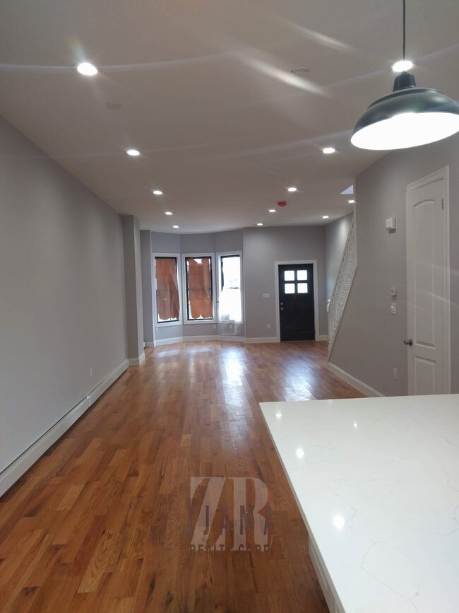 238 Hinsdale St Unit 1 Brooklyn Ny 117 Condo For Rent In Brooklyn Ny Apartments Com