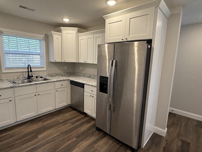 Building Photo - 5259 Sandy Brae Ln