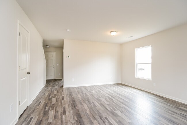 Building Photo - 4043 Lake Russell Dr