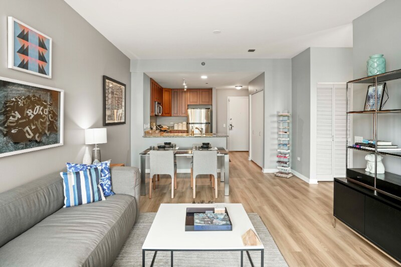 Foto principal - 730 N Clark St