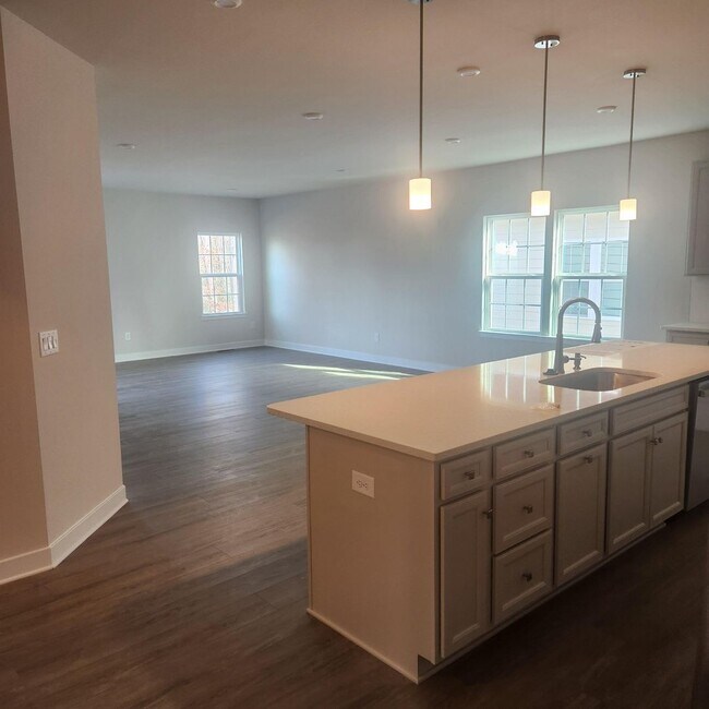 Building Photo - 211 Woodcreek Road, Williamsburg, VA  23185 - Available NOW