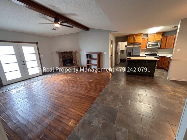 Foto del edificio - COMING IN JANUARY!! Super nice single family home in Greenwood!
