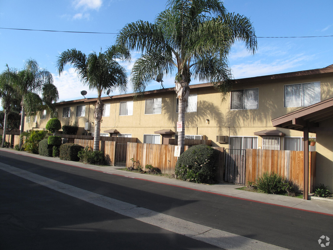 Building Photo - Lakewood Townhouse Apartments