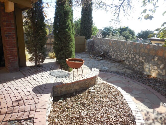 Building Photo - 441 Irondale Dr