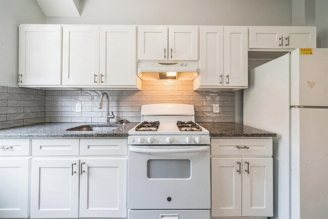 Building Photo - 309 14th St