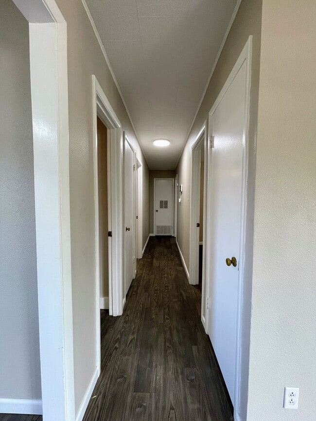 Building Photo - Your Snyder Sanctuary Awaits: 3 Beds, Big Yard & All the Modern Comforts You Crave!