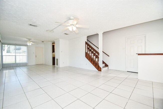 Foto del edificio - 12311 Grove Meadow Dr