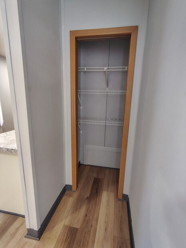 Foto del edificio - 375 Ester Spur Rd