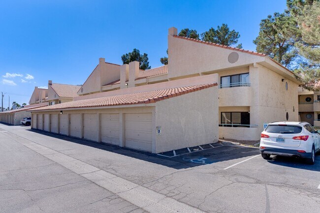 Foto del edificio - 830 N Sloan Ln
