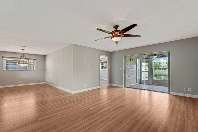 Building Photo - 104 Lake Helen Dr