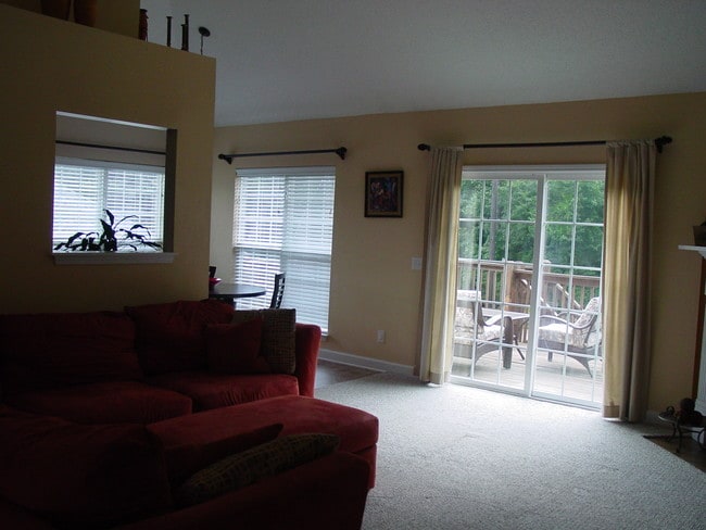 Building Photo - 215 Pink Dogwood Ln