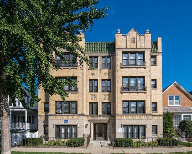 Building Photo - 4737 N Hermitage Ave
