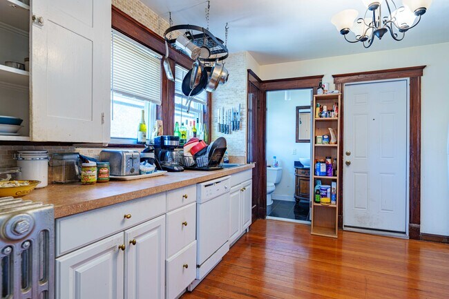 Kitchen - 8 Niles St