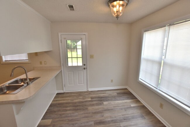 Building Photo - 216 Sebastian Way