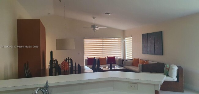 Building Photo - 1314 Canary Island Dr