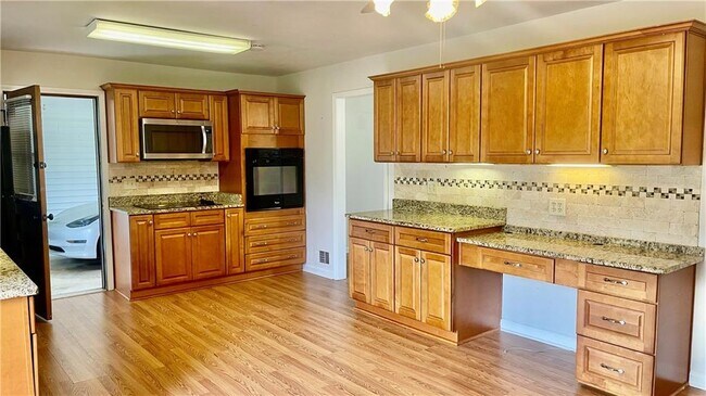 Foto del edificio - 886 Killian Hill Rd SW