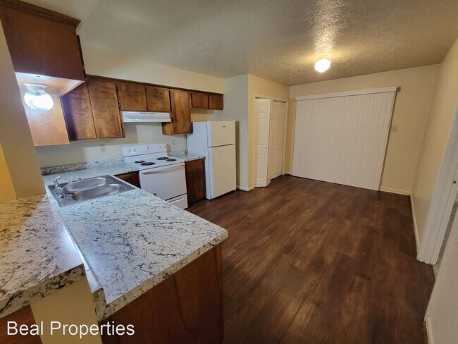 Building Photo - 2 br, 1.5 bath House - 707 A. Vassar Ct