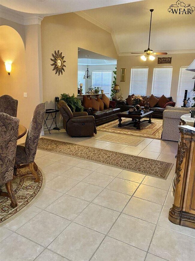 Foto del edificio - 4122 Candlewood Cir