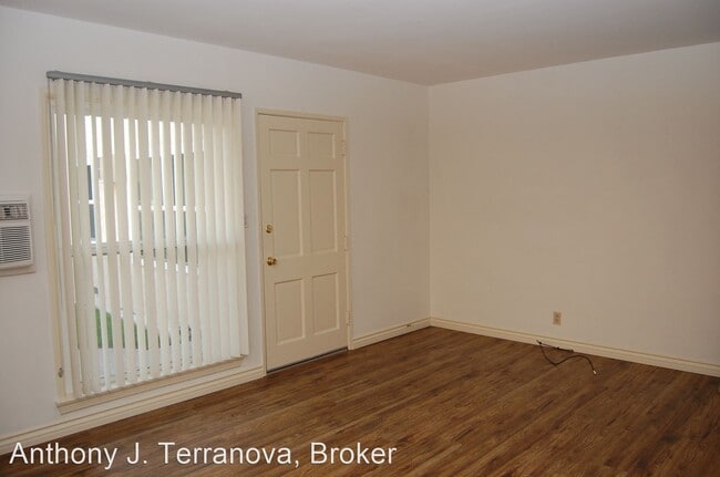 Building Photo - 1504 N Buena Vista St