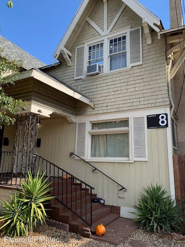 Building Photo - 3 br, 2 bath Apartment - 2624 S Budlong Ave