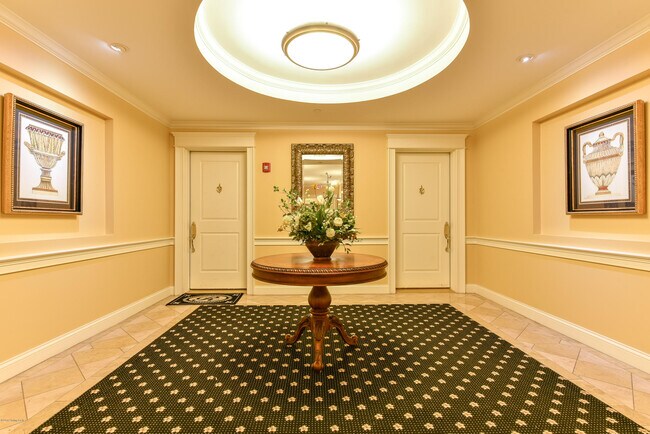 Foto del edificio - 5220 Indian Woods Dr