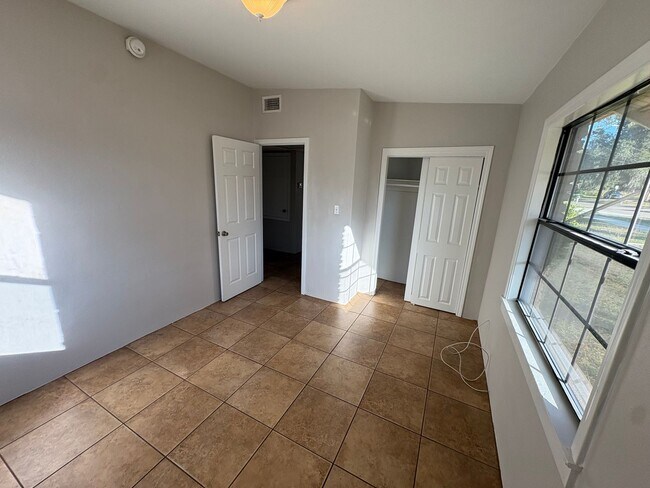 Foto del edificio - 3 Bed / 2 Bath Single-Family Home Near Downtown Eustis