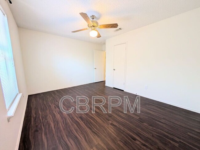 Foto del edificio - 420 Hyden Ave