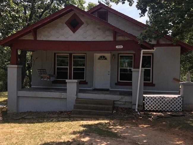 Building Photo - 1501 W Halsell Rd