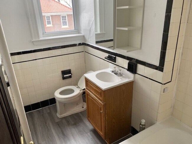 Foto del edificio - NO BROKER FEE! Available SEPT 1st in Allst...
