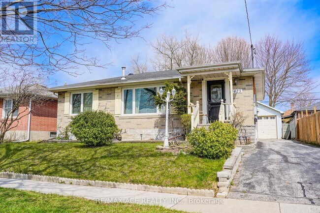 Photo du bâtiment - 1425 Lakefield St