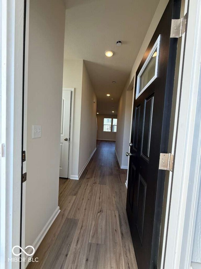 Building Photo - 3815 Sterling Dr