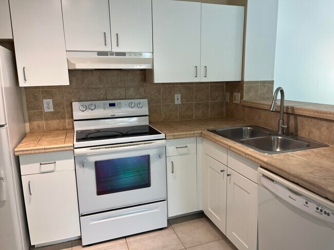 Foto del edificio - 1721 Village Blvd