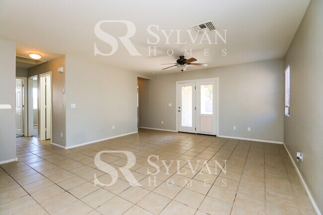 Foto del edificio - Beautiful 3BR, 2BA home with an attached g...
