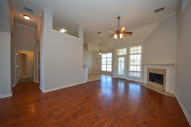 Building Photo - Great 3 bed, 2 bath home in Cordova with wonderful curb appeal.