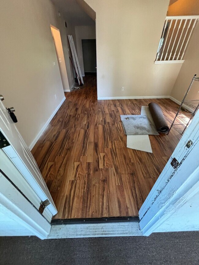 Building Photo - Updated 3BD/1.5BA