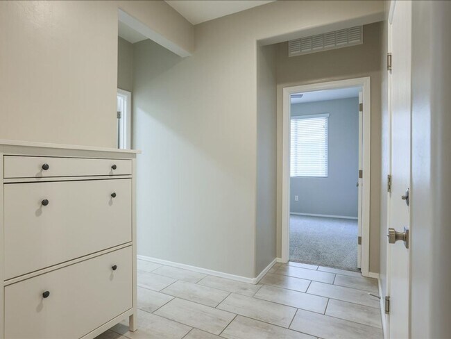 Foto del edificio - 4 Bedroom 2 Bathroom